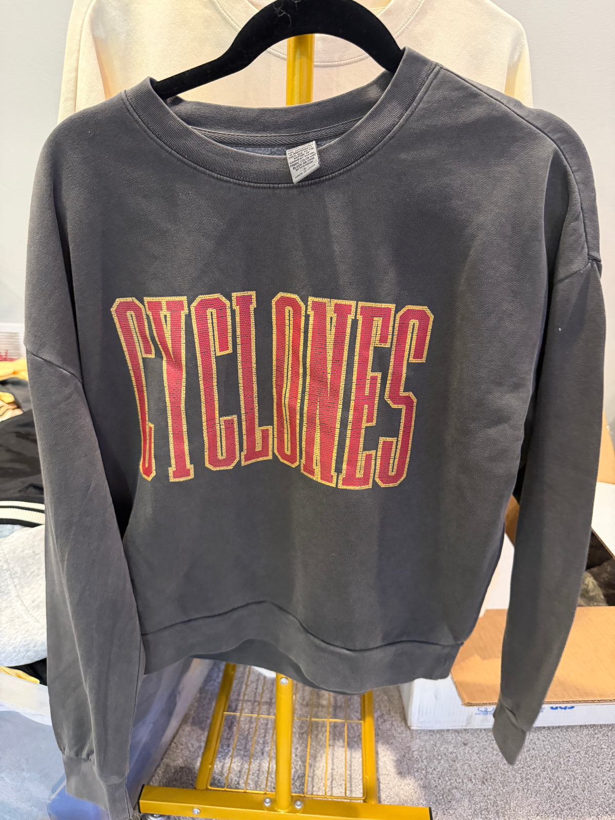SMALL women’s crewneck slightly cropped